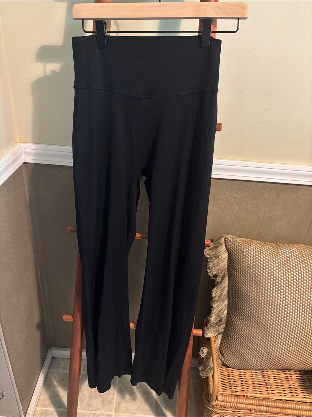 Victoria’s Secret Elevate Flare Legging Black Legging VSX High-Waisted - Picture 2 of 12